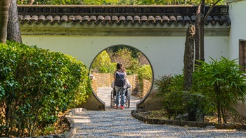 The Moon Gate (a circular opening in a garden wall) provides a welcoming pedestrian passageway. A full moon symbolises completion or perfection in the natures cycle and it is often related to reunion and perfection in Chinese culture.